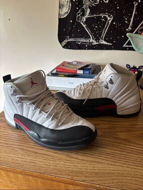 Jordan Retro High-Top Sneakers White Black Red